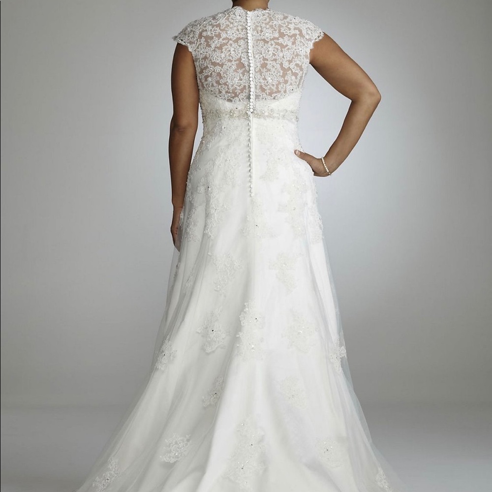 Used David’s Bridal 9T3299 20W (not white)